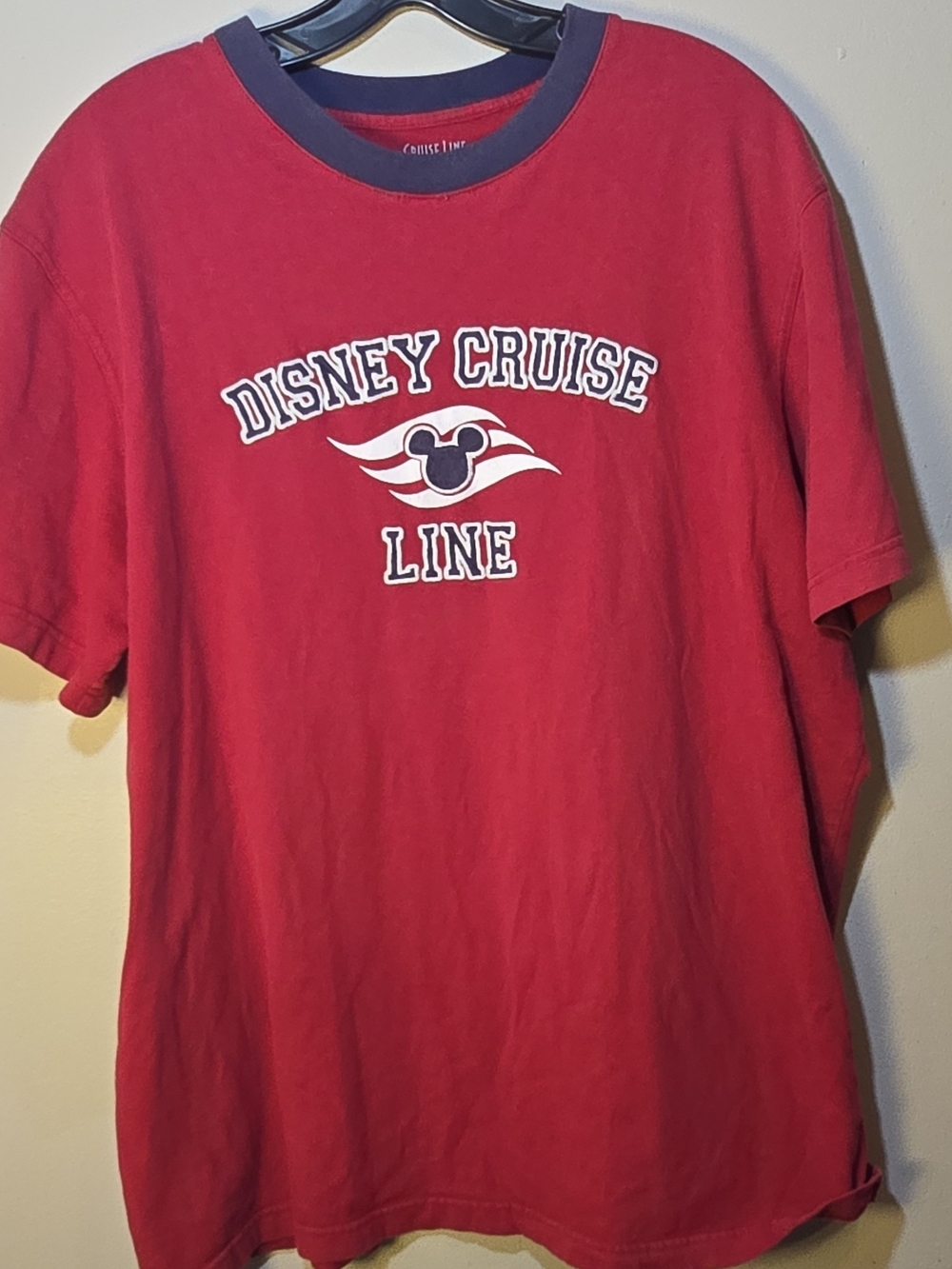 Red Men’s Graphic T‑Shirt